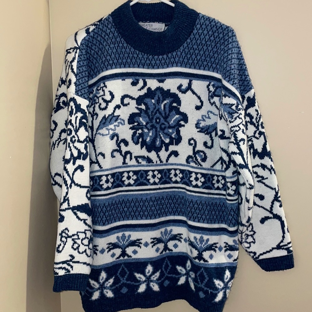 Cute & Cozy Blue and White Sweater 💙🤍